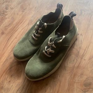 Toms, size 11